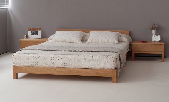 Lit en bois à l'intérieur