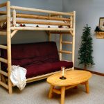 Lit superposé pour enfants en bois avec un canapé