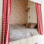 Lit bébé dans une niche