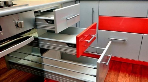 Closers pour l'installation d'armoires de cuisine