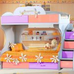 Letto a castello con un divano per bambini da 3 anni