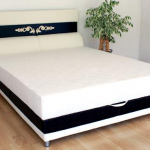 Lit double avec matelas orthopédique