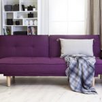 Couleur mauve à l'intérieur du salon