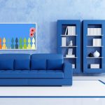 Intérieur de salon français avec une teinte bleue