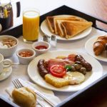 table de petit déjeuner fonctionnelle