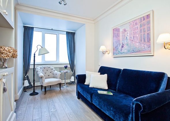L'intérieur de l'appartement dans le style d'un classique moderne.