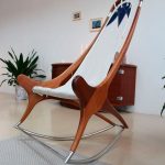chaise berçante en bois