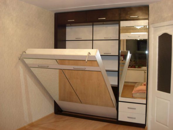  Placard de lit construit dans le mur photo