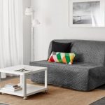 fauteuil-lit dans une housse