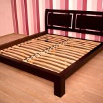 Meubles en bois naturel sous la commande