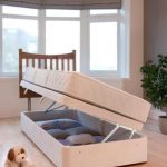 Lit simple avec tiroirs pour le stockage des images