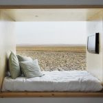 Le concept original du podium de lit, placé dans une niche dans le mur