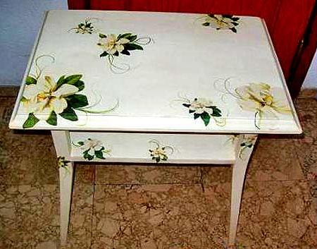 Peindre une table en bois