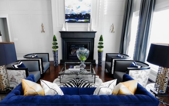 Bleu luxueux et intriguant