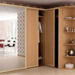 Armoire coulissante avec papier peint photo sur les portes