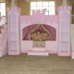 Favoloso letto a castello per ragazze con divano e scivolo