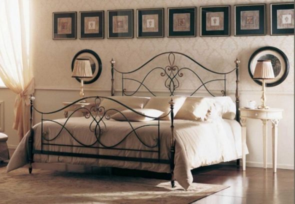 Chambre à coucher avec lit forgé