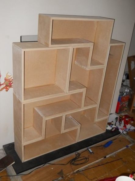 Rack sous la forme de chiffres Tetris avec leurs propres mains