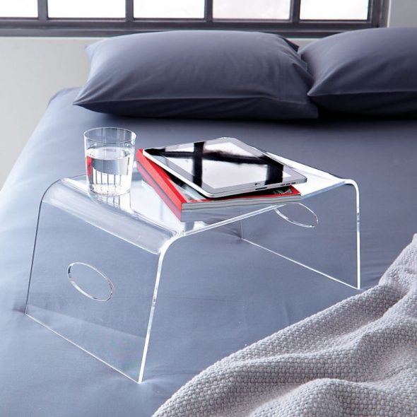 table de petit déjeuner transparente