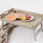 table de petit déjeuner à l'intérieur