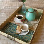 table de petit déjeuner à l'intérieur