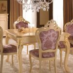 les chaises de salon sont belles