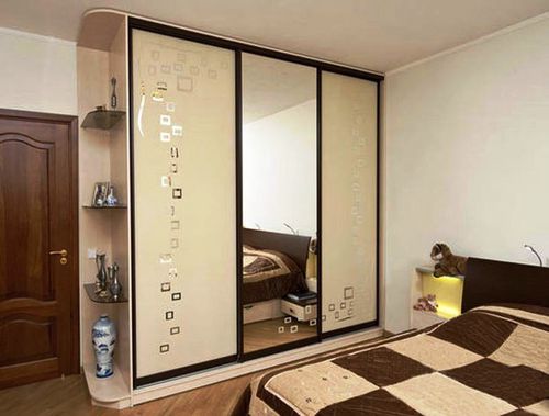 Armoire à trois plis