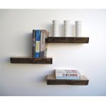 Trois étagères dans un style minimaliste