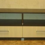Meuble de télévision avec leurs propres mains-pratique