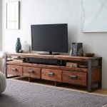 Table de chevet sous la télé moderne
