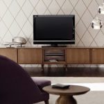 Table de nuit sous la télévision