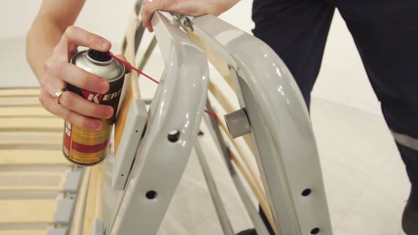 Élimination du couinement dans le canapé