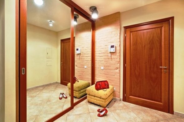 Choisissez un miroir pour le cabinet