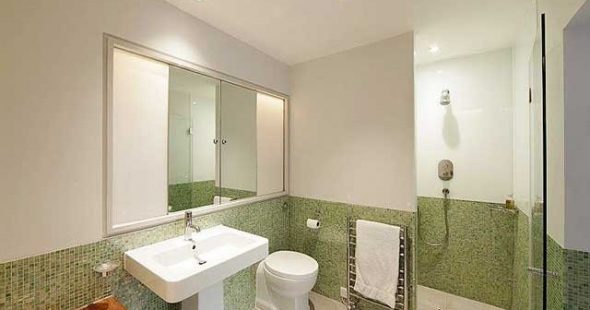 Les miroirs en vitrail sont faciles à nettoyer.