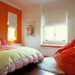 sac de chaise dans la chambre
