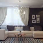 canapé beige à l'intérieur