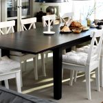 chaises blanches