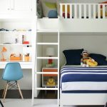 chaises d'enfants pour les écoliers photo