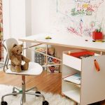 chaises d'enfants pour les écoliers photo