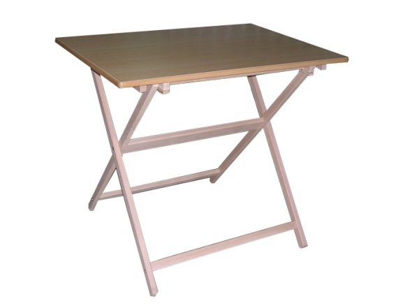 faites une table avec vos propres mains en bois pour un pique-nique
