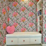 intérieur floral lumineux de la chambre des enfants