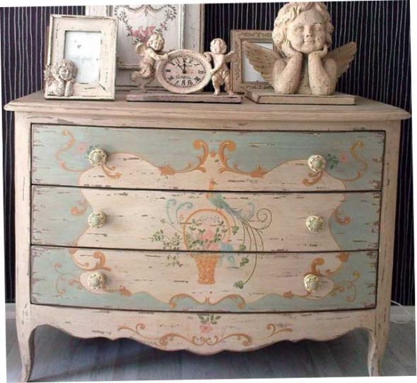 éléments de décoration et mobilier dans le style provençal
