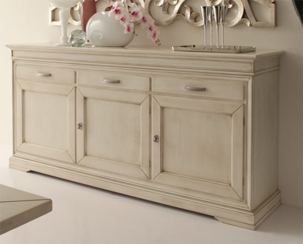 commode à trois portes