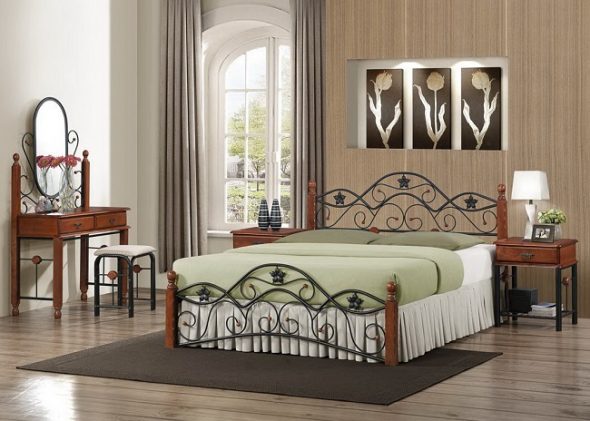 lits en fer forgé dans un intérieur moderne