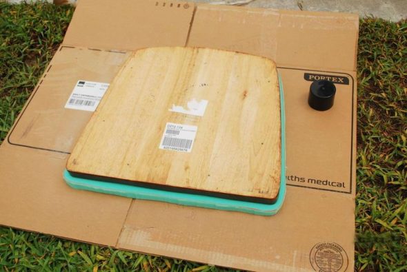 fixer le caoutchouc mousse