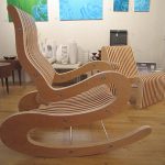 fauteuil à bascule en contreplaqué