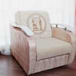 fauteuil lit aux couleurs vives
