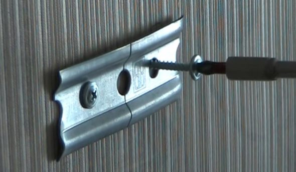 accrocher des armoires de cuisine