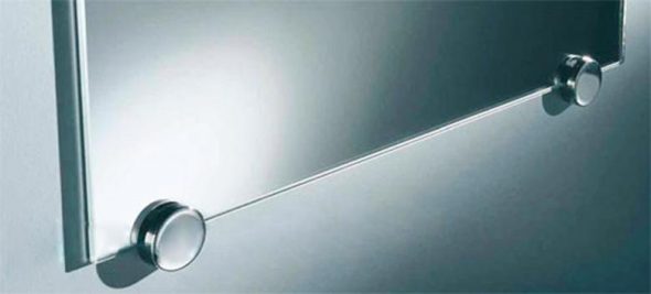 Plusieurs façons de fixer le miroir au mur