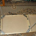 dispose d'une table avec ses propres mains